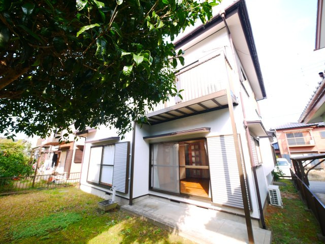 茂原市北塚　中古戸建の庭|スーパーベイシア徒歩約6分 ４LDK  都市ガス 　数年前に外壁塗装済み
