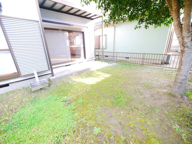 茂原市北塚　中古戸建の庭|スーパーベイシア徒歩約6分 ４LDK  都市ガス 　数年前に外壁塗装済み