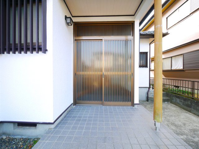 茂原市北塚　中古戸建の玄関|スーパーベイシア徒歩約6分 ４LDK  都市ガス 　数年前に外壁塗装済み