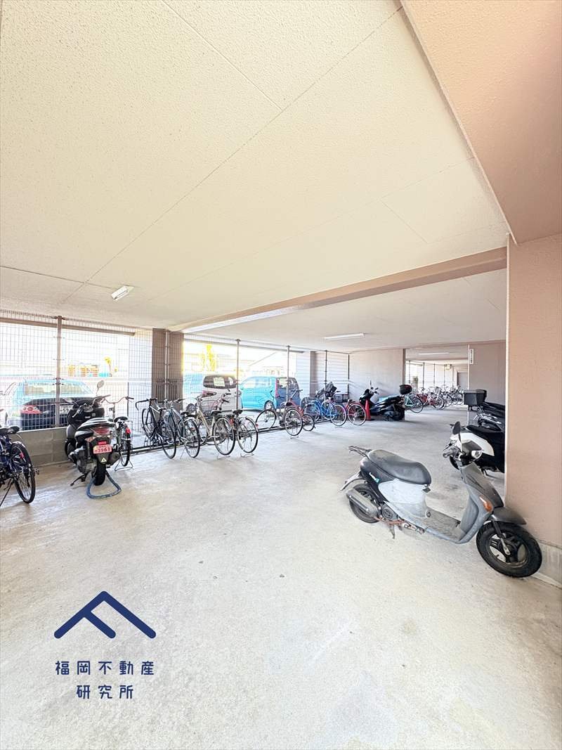 箱崎エクセル南２２の駐車場
