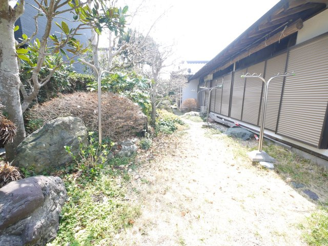 茂原市小林　平家中古戸建の庭|敷地約196坪　6SDK平家　閑静な田園地帯和風庭園の平家 駐車2台可 スーパーせんどう約1km