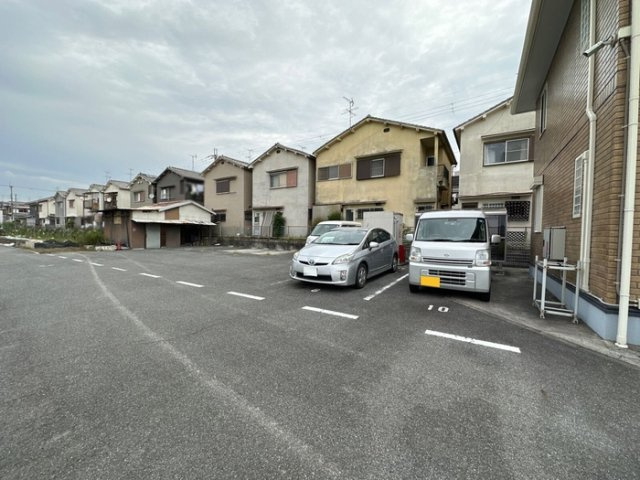 グランモア東九条3の駐車場