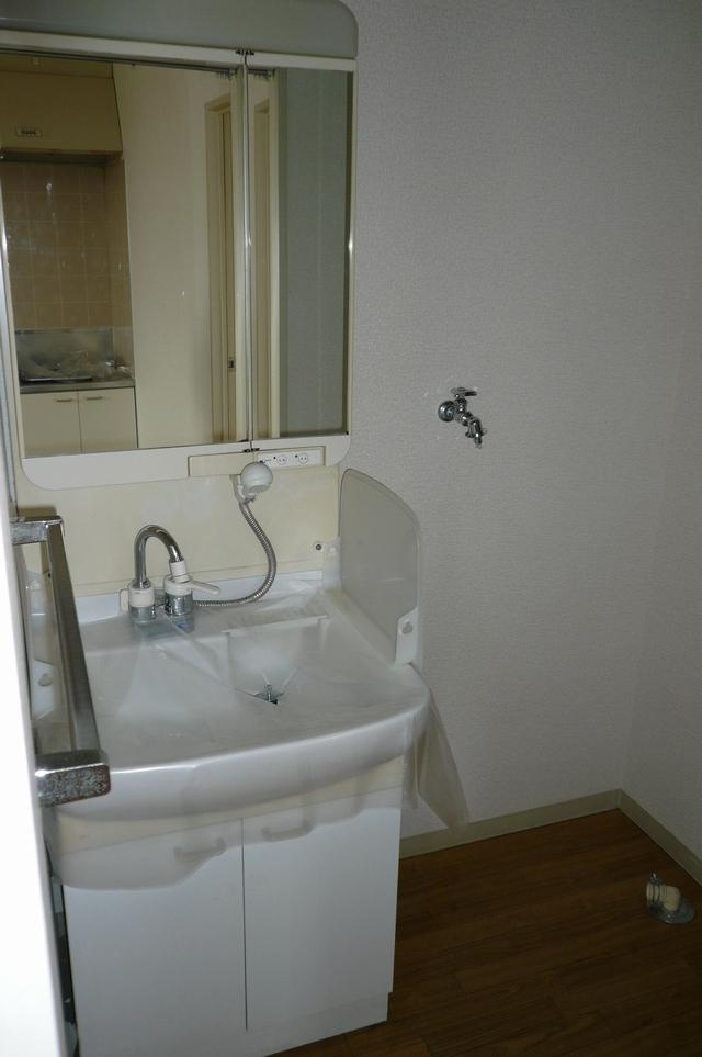 アドザックス・ラフィネＢ号棟の洗面所|写真は反転タイプのＡ201号室です