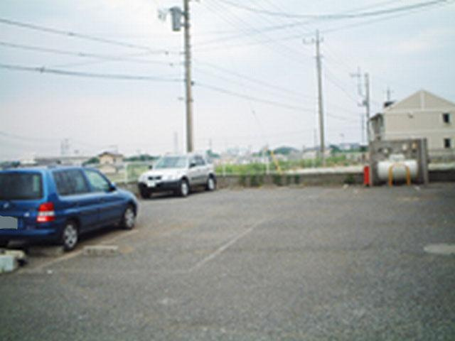 アドザックス・ラフィネＢ号棟の駐車場