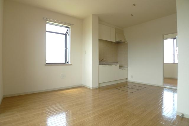 アドザックス・ラフィネＢ号棟の居間・リビング|写真は同タイプの別の部屋です