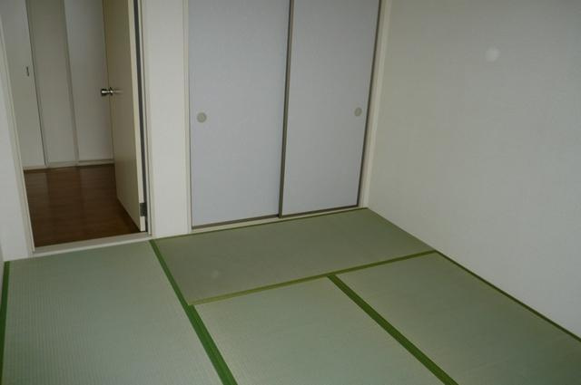 アドザックス・ラフィネＢ号棟の和室|写真は反転タイプのＡ201号室です