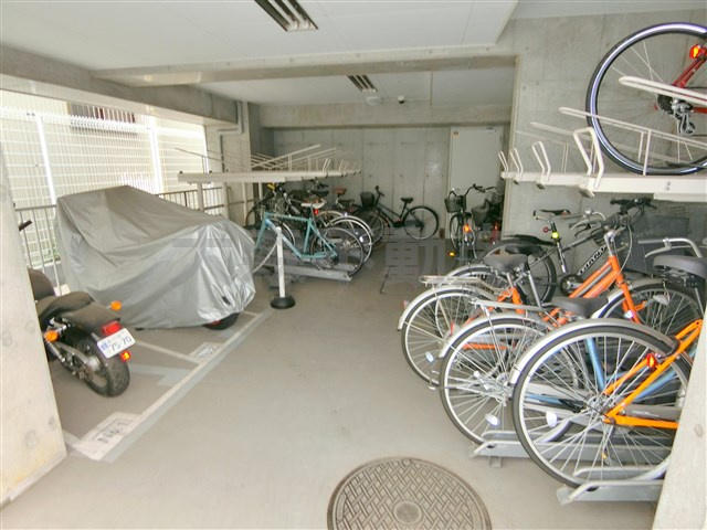 レジデンス大森のその他共用部分|屋根付きラック式駐輪場