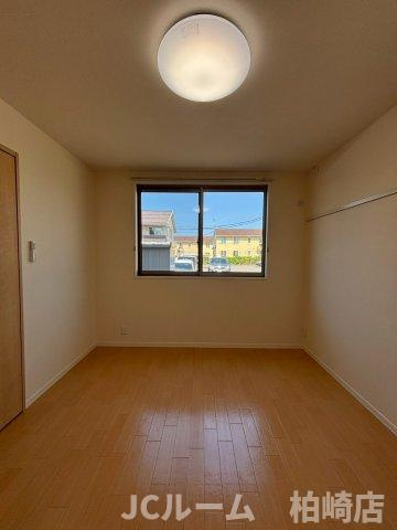 柏崎市宝町のアパートの居間・リビング