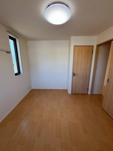 柏崎市宝町のアパートの居間・リビング