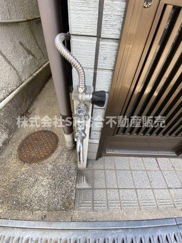 旭町中古テラスハウスの設備|玄関先にも水栓があるので、自転車等も洗えます！