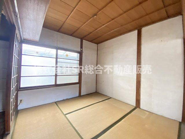 旭町中古テラスハウスの和室|4.5帖和室。バルコニーからの陽が差し込みます