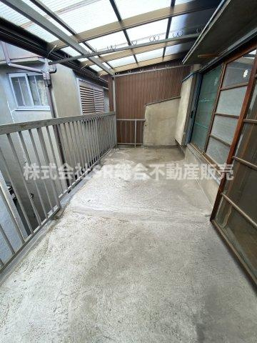 旭町中古テラスハウスのバルコニー|両面に広いバルコニーがあります