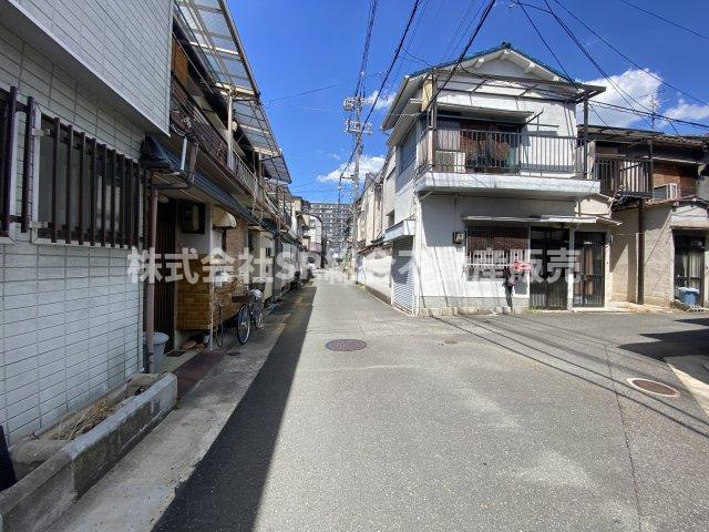 旭町中古テラスハウスの前面道路含む現地写真|前面道路を含む現地のお写真