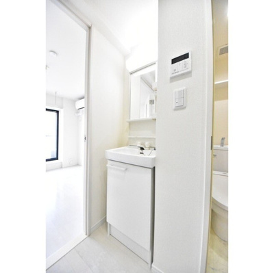 【内装】 | ルクス板橋 | 明るい色調の室内です