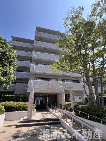 藤和ガーデンハウス葉山のエントランス|落ち着いたエントランスです