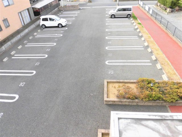 メゾン・ド・SWEET Ⅲの駐車場