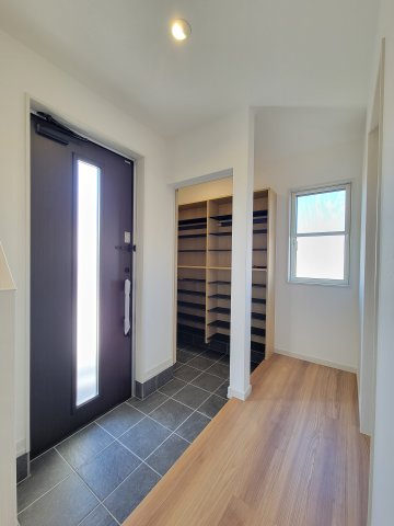 備前・新築戸建の玄関