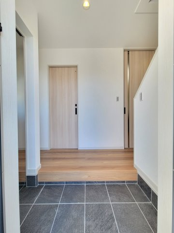 備前・新築戸建の玄関