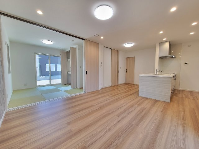 備前・新築戸建の居間・リビング