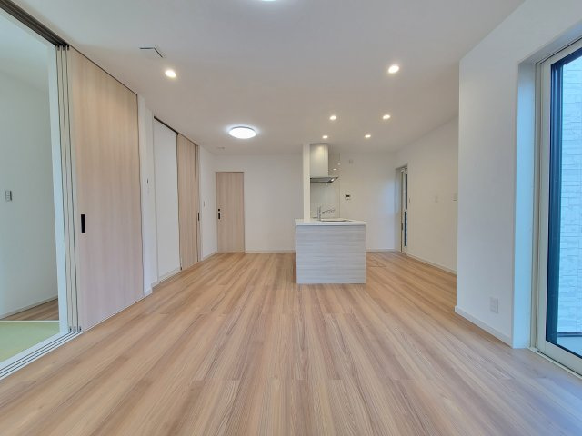 備前・新築戸建の居間・リビング