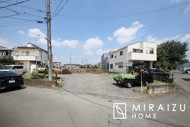 【前面道路含む現地写真】 | 贅沢な暮らしにぴったり設備が魅力♪家事導線の良い水回りで毎日綺麗家事もラクラク♪早朝、夜間問わず現地見学＆周辺環境ご案内致します♪
