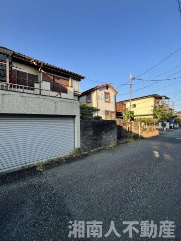 茅ヶ崎市松が丘1丁目　中古戸建の前面道路含む現地写真|前面道路含む現地写真です