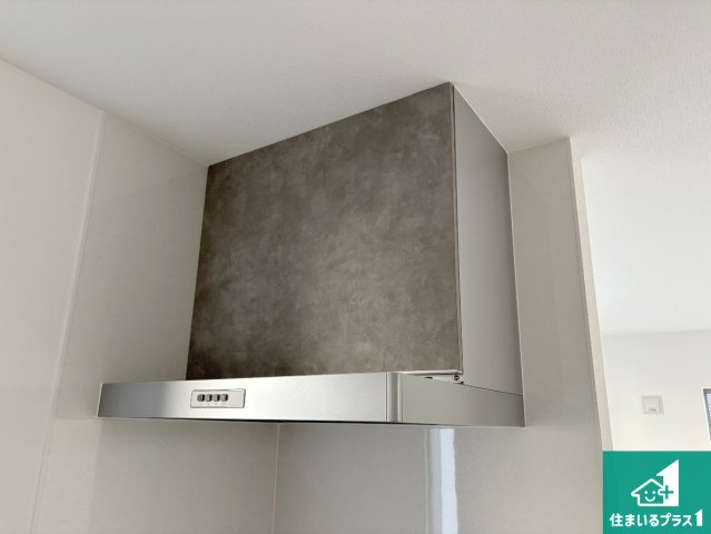 高槻市唐崎中　第1期・第2期　新築一戸建ての設備|汚れにくいスロットフィルタでお手入れラクラク！ＬＥＤ照明付き！