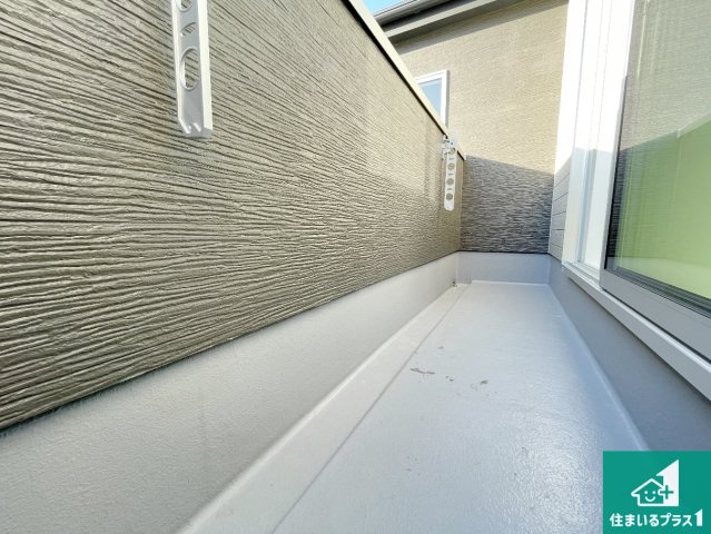 高槻市唐崎中　第1期・第2期　新築一戸建てのバルコニー|ワイドバルコニーは洗濯物を干すスペースが広いのでご家族が多くても安心！