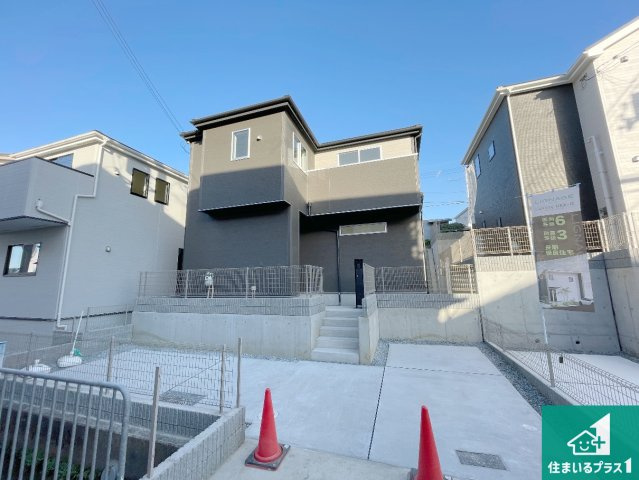 高槻市唐崎中　第1期・第2期　新築一戸建ての外観|安心の10年保証！外観を美しく保ち、雨水で汚れを落とします！気になることがありましたら、お気軽にお問い合わせください！