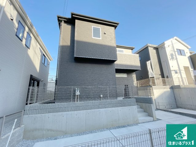 高槻市唐崎中　第1期・第2期　新築一戸建ての外観|安心の10年保証！外観を美しく保ち、雨水で汚れを落とします！気になることがありましたら、お気軽にお問い合わせください！
