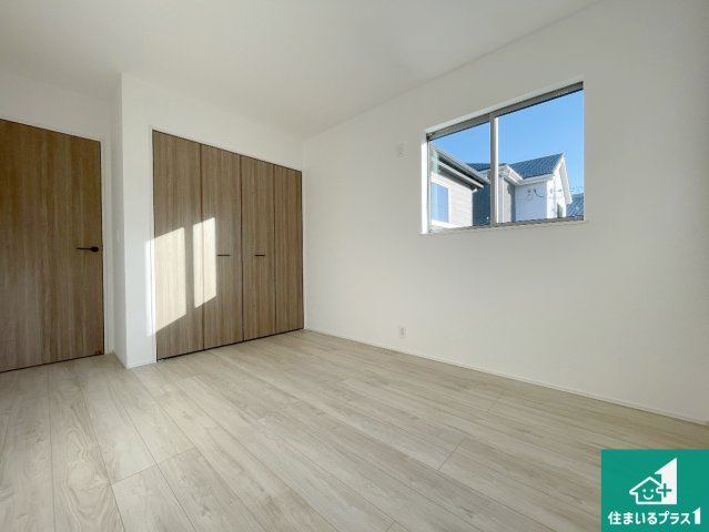 高槻市唐崎中　第1期・第2期　新築一戸建ての洋室|シンプルな洋室は、自分好みのインテリアが楽しめます♪ご家族とインテリアや家具を選びに行くのは新築購入時の醍醐味の一つです。ぜひお楽しみください♪