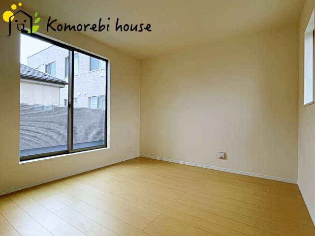 さいたま市北区別所町1128番　新築一戸建て　ハートフルタウン　Aの寝室|1番広いお部屋はご夫婦でどうぞ♪
ベッドにドレッサーを置いても余裕のある広さです♪