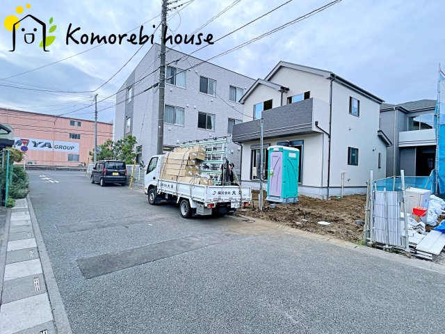 さいたま市北区別所町1128番　新築一戸建て　ハートフルタウン　Aの前面道路含む現地写真|前面6ｍの道路と広く駐車の際も安心です♪