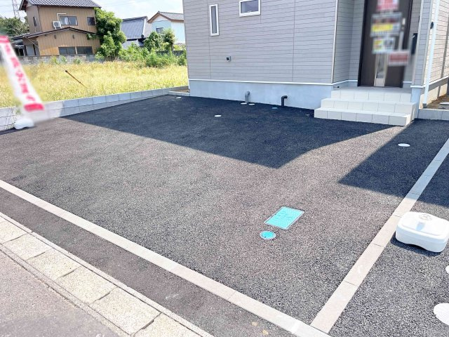 下妻市二本紀第1　新築戸建て　2号棟の駐車場|カースペースは2台お停めいただけます♪