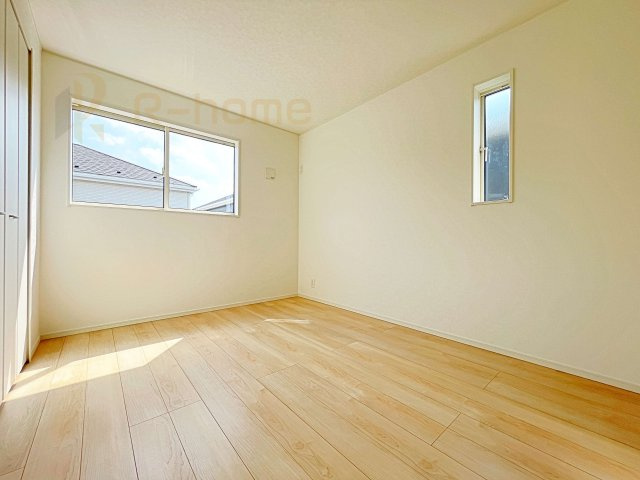 常総市新石下第9　新築戸建て　1号棟の洋室|2面窓の風通しの良い洋室です♪差し込む暖かな陽当たりで、室内がくつろげる空間に早変わりです♪