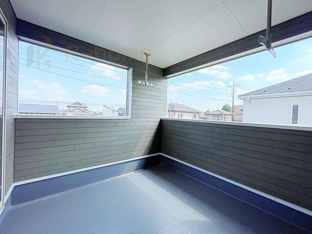 常総市新石下第9　新築戸建て　1号棟のバルコニー|急な雨でも安心のインナーバルコニー♪忙しいご夫婦も大満足♪