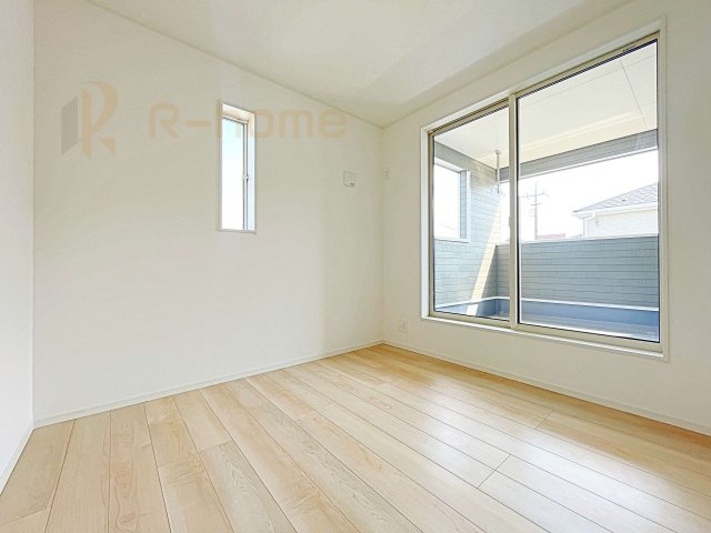 常総市新石下第9　新築戸建て　1号棟の洋室|お部屋のサッシはすべてペアガラスを採用！