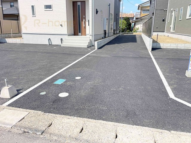 常総市新石下第9　新築戸建て　2号棟の駐車場|カースペースは2台お停めいただけます♪