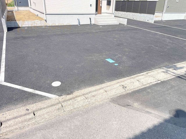 常総市新石下第9　新築戸建て　3号棟の駐車場|カースペースは2台お停めいただけます♪