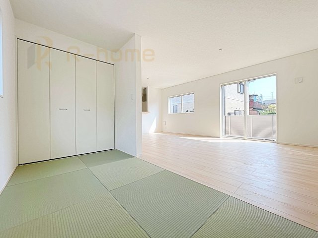 常総市新石下第9　新築戸建て　3号棟のその他|リビング隣接の4帖の畳コーナー！キッズスペースや家族のくつろぎの場に♪