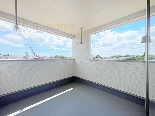 常総市豊岡町第2　新築戸建て　3号棟のバルコニー|急な雨でも安心のインナーバルコニー♪忙しいご夫婦も大満足♪