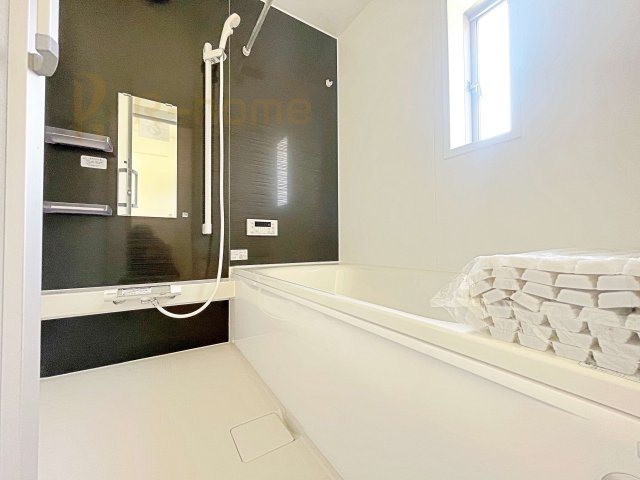 常総市豊岡町第2　新築戸建て　3号棟の浴室|１坪タイプの大きなお風呂で、小さなお子様とご一緒に入浴いただける広さです！