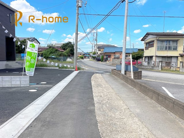 常総市豊岡町第2　新築戸建て　2号棟の前面道路含む現地写真|堂々！建物完成♪実際のお部屋をご見学可能です♪
ご見学が一番の資料！お気軽にお問い合わせ下さい♪
