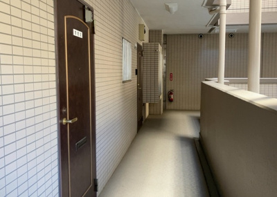【防犯設備】 | 愛甲石田ダイヤモンドマンション | 室内の防犯設備もチェックしましょう！モニター付きインターホンが設置されているか、防犯シャッターが設備されているか、ベランダに人が上がってきにくい高さかなどチェックしておくと入居後も安心できるでしょう。