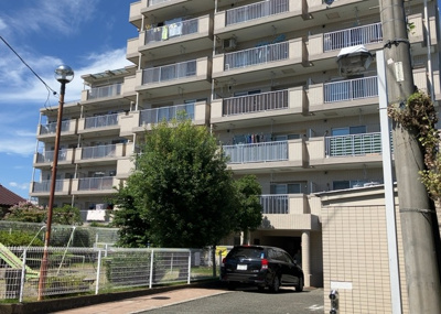 【外観】 | 愛甲石田ダイヤモンドマンション | マンションの外観は非常に重要なポイントです！外観の善し悪しは資産価値に大きな影響を与えます。外観のいいマンションを購入することで、高値で売却がしやすく、買い手が見つかりやすいというメリットがあります。