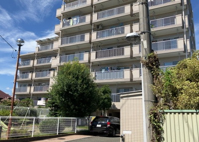【外観】 | 愛甲石田ダイヤモンドマンション | 隣家の土地はどうなっているのか、生活利便施設が近くにあるのか、学校まで近いかなど、お客様のライフスタイルにあわせたイメージが重要です。また、近くにあると困る施設が近くにないかも確認するといいでしょう。