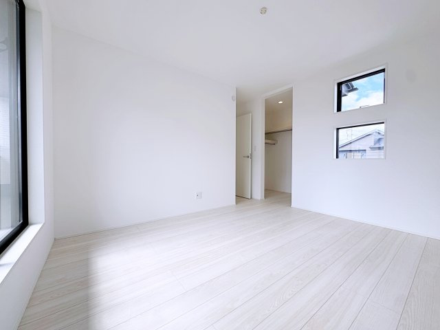 新築戸建・建売　郡山市富田町字大徳南　GRAFARE　全4棟の洋室|ナチュラルな光が差し込む2面採光の洋室です！ホワイト基調で清楚感たっぷり♪