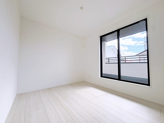 新築戸建・建売　郡山市富田町字大徳南　GRAFARE　全4棟の洋室|2面採光で陽射しがたっぷり差し込む明るい洋室です！