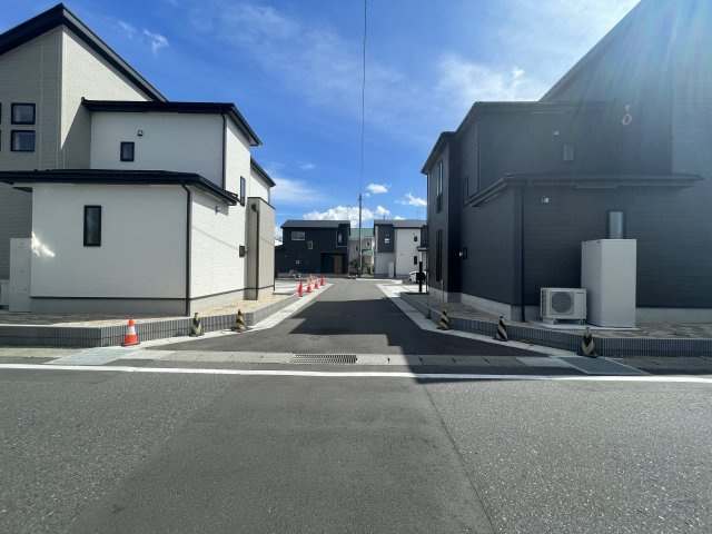 新築戸建・建売　郡山市富田町字大徳南　GRAFARE　全4棟の前面道路含む現地写真