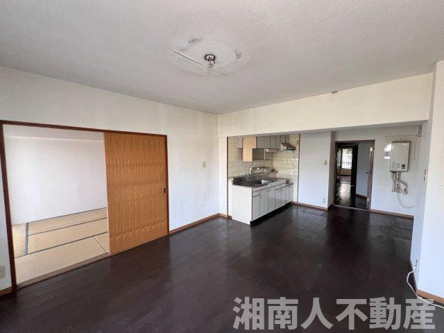 葉山エコーハイツの居間・リビング|ゆったりとした居間です